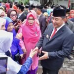 Serahkan Penghargaan ke 810 ASN di HUT Korpri, Pj Gubernur Bahtiar Harap Perkuat Kemampuan Kerjasama