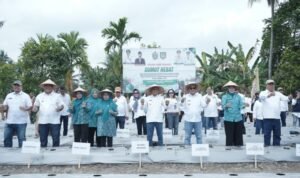 Bupati Asahan Dampingi Pj Gubernur Sumatera Utara Tanam Cabai di Desa Serdang