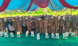 Sekda Morowali Buka Musrembang dan Serahkan Bantuan Pangan Atasi Kemiskinan Ekstrem di Bumi Raya