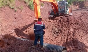 Masmindo  Kerahkan 9 Alat Berat Untuk Membuka Akses Jalan yang Tertutup Material Longsor