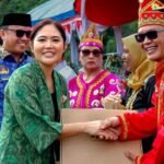 Hardiknas 2024, Bupati Delis Serahkan 10 Sepeda Motor dan 36 Laptop Untuk Para Guru