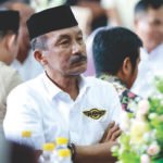 Andi Mudzakkar Kenakan Kemeja Putih Berlogo RMB dengan Peci Hitam Hadiri Halal Bihalal