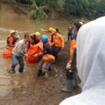 Mayat Pria Tanpa Identitas Ditemukan Mengapung di Sungai Maros, Diduga Korban Banjir