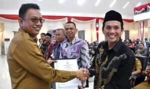 Pemkot Palopo Serahkan SK Badan Hukum 48 Koperasi Kelurahan Merah Putih