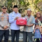 Wakil Bupati Aceh Timur Tinjau Lokasi Kebakaran di Pante Bidari, Serahkan Bantuan Masa Panik